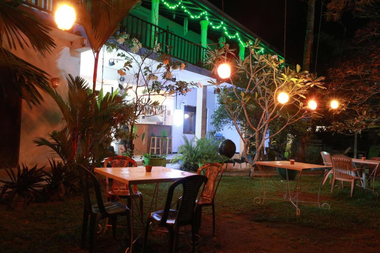 Pearl Villa Rooms And Hostel Unawatuna Eksteriør billede
